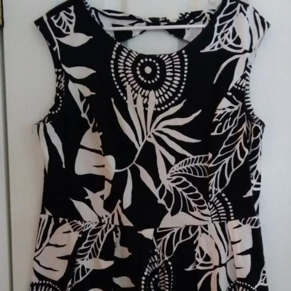 Cool Cotton Sleeveless Dress (cute cutout in back)